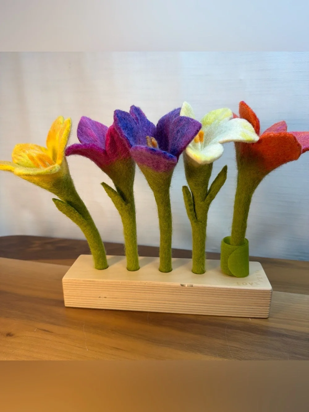 Lovevery Felt Flowers In A Row w/Wood Stand The Helper Play Kit Montessori Toy